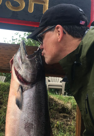 kissing king salmon nushagak